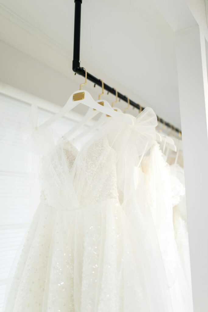 Alquilar el vestido de novia puede ser una gran idea.