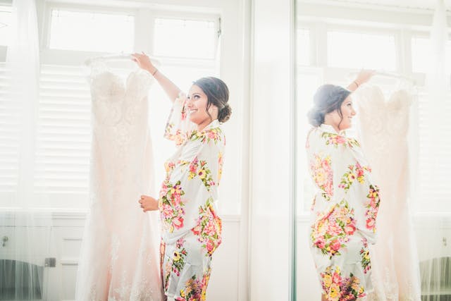 Alquilar el vestido de novia puede ser una gran idea.