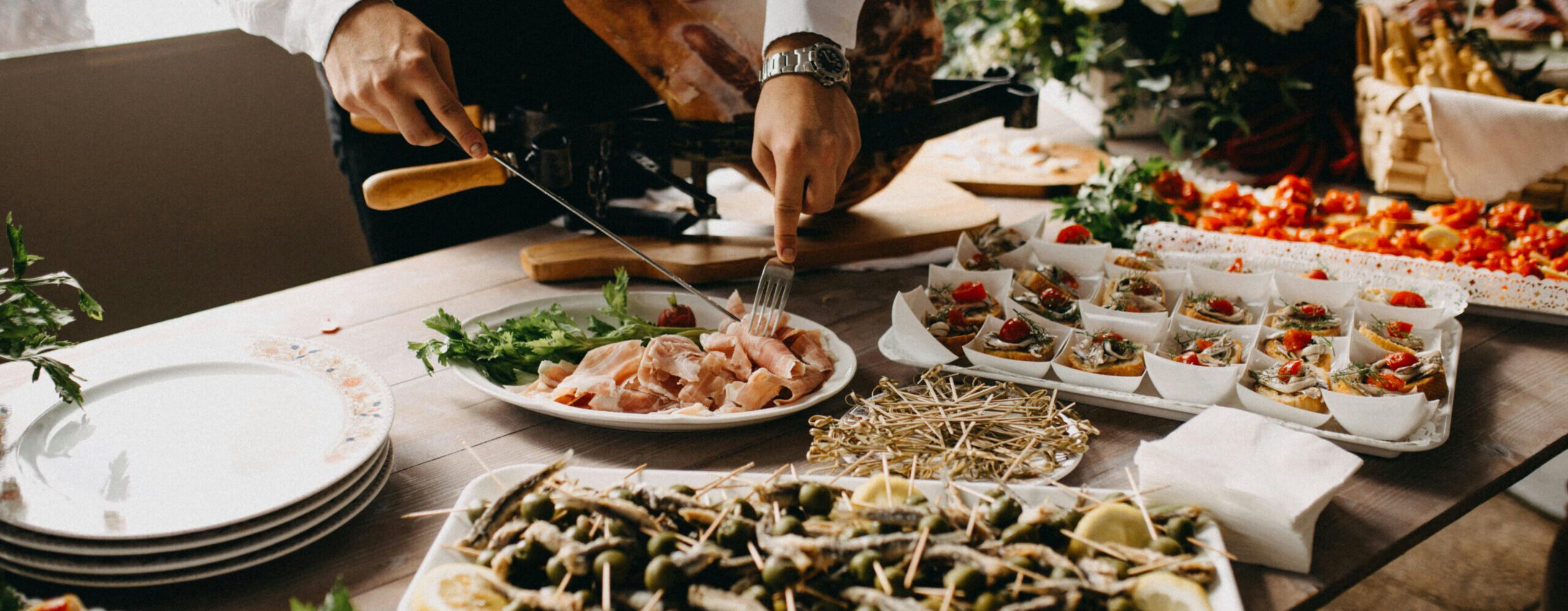 La comida, el alma de tu evento: Guía completa de servicios gastronómicos